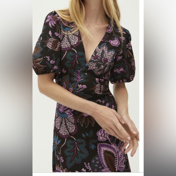 RHODE Dresses & Skirts - Rhode Floral Puff-Sleeve V-Neck Midi Dress - Black & Purple
